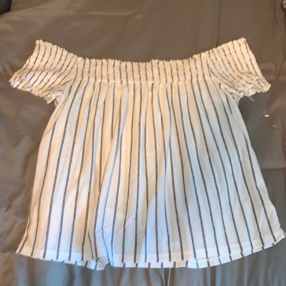 American eagle off the shoulder shirt